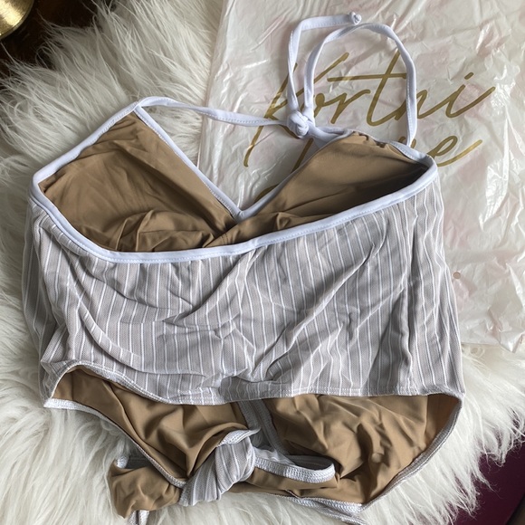 NWOT Kortni Jeane tied up top. White stripe with nude color layer. Size M - Picture 3 of 5